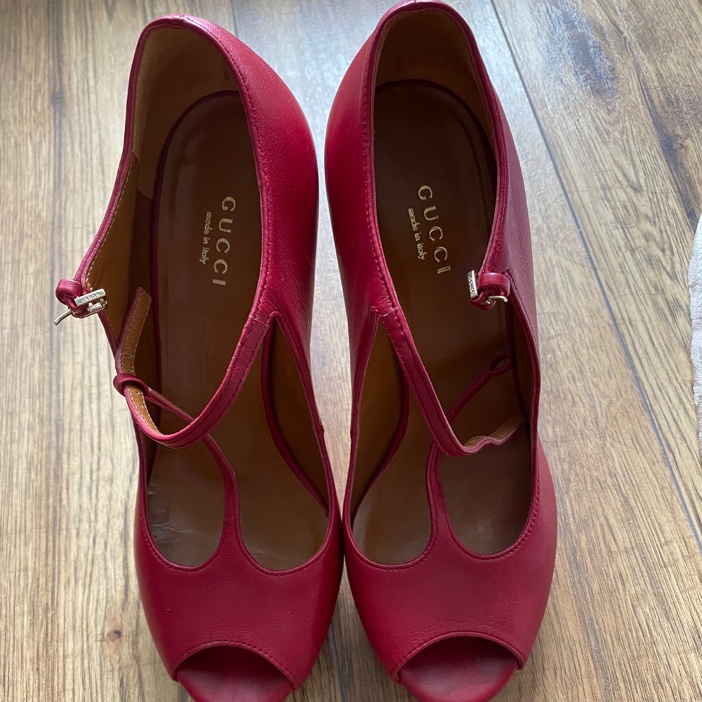 Gucci Betty T-Strap platform peep toe heels
